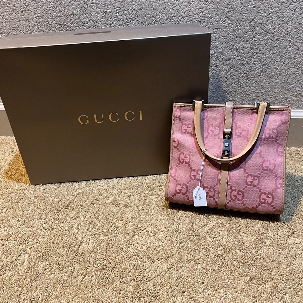 Gucci Jackie tote.  Box is not included!
